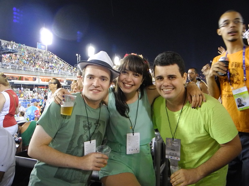 trio na primeira noite de desfiles da Série A xD