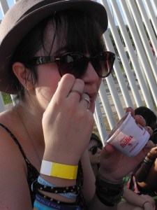 fazendo gordice com o sorvete overpriced