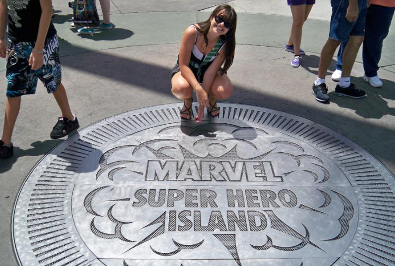 porque, né, normal tirar foto no bueiro.