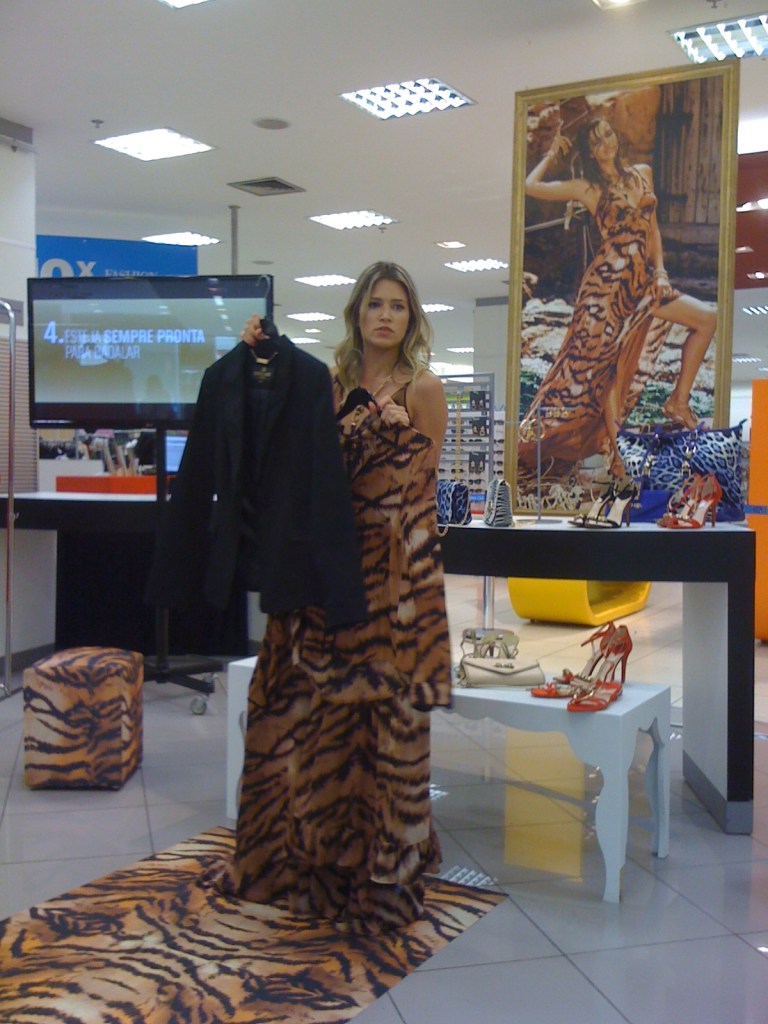 blazer preto + camisa animal print. acho chique.