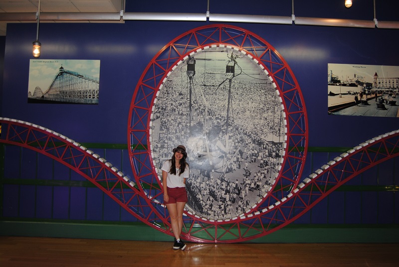 tô usando: chapéu Farm, t-shirt Forever 21, short Maria Filó, tênis Converse All Star para Bô.Bo